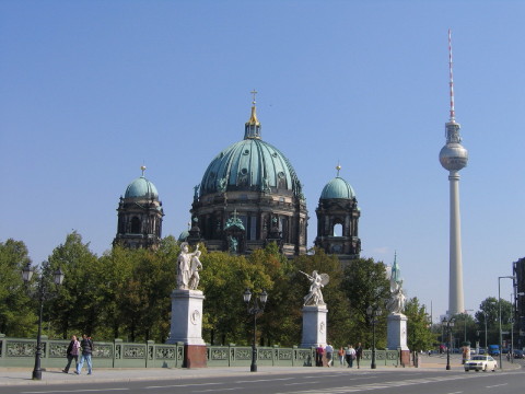 Berlin-Cathedral-(Berliner-Dom)-Fernsehturm.JPG