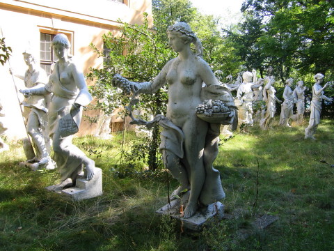 Berlin-Charlottenburg-palads-parkerede-statuer-a.JPG