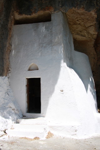 Kreta-2009-8213-tur-9-kapellet-Agios-loannis-bygget-ind-i-klippen.JPG
